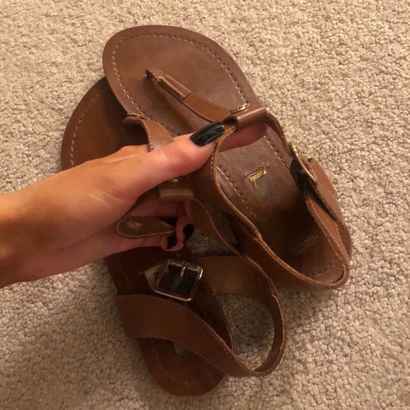 2/$15 • STEVE MADDEN SANDALS - Picture 6 of 8